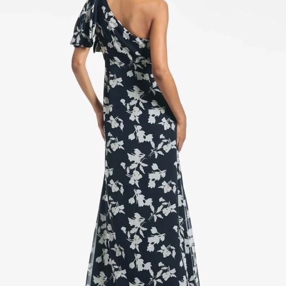 New SACHIN & VABI Navy Petal Floral One Shoulder Bow Chelsea Maxi Gown, Size 12 - Picture 4 of 12